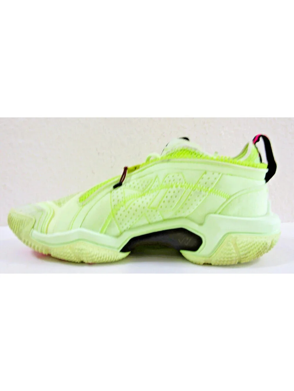 Jordan Why Not .5 Barley Volt/Pink Basketball Shoes 10.5 DO7189-700 with Box